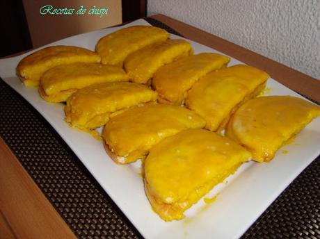 MEDIAS LUNAS CON CREMA DE YEMA