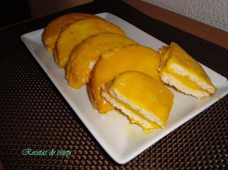 MEDIAS LUNAS CON CREMA DE YEMA