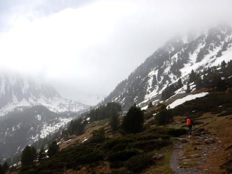 Ruta al estany de Gerber desde la carretera del Port de la Bonaigua Ruta al estany de Gerber desde la carretera del Port de la Bonaigua