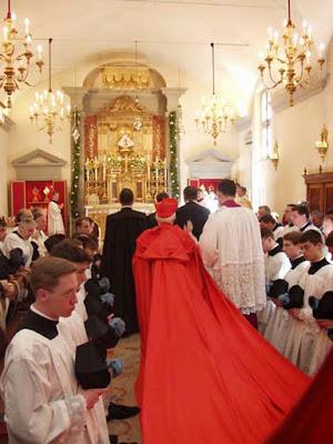 El imperio del cardenal Cañizares se tambalea.