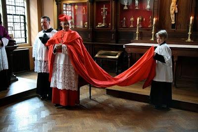 El imperio del cardenal Cañizares se tambalea.