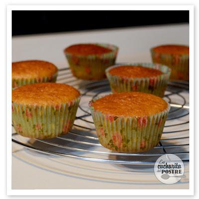 CUPCAKES DE PRIMAVERA DE VAINILLA CON BOQUILLAS RUSAS / SPRING VANILLA CUPCAKES WITH RUSSIAN PIPING TIPS