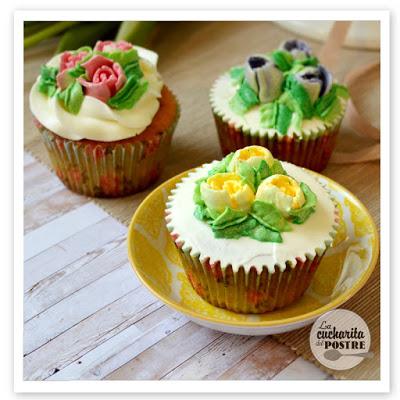 CUPCAKES DE PRIMAVERA DE VAINILLA CON BOQUILLAS RUSAS / SPRING VANILLA CUPCAKES WITH RUSSIAN PIPING TIPS