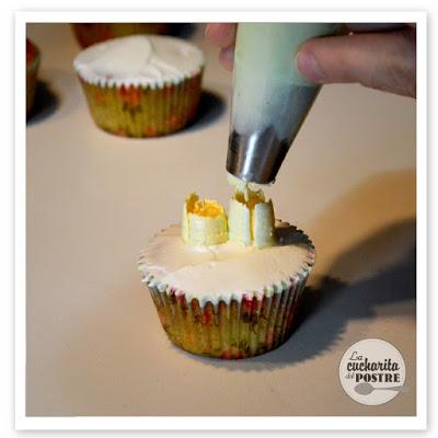 CUPCAKES DE PRIMAVERA DE VAINILLA CON BOQUILLAS RUSAS / SPRING VANILLA CUPCAKES WITH RUSSIAN PIPING TIPS