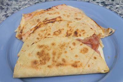 Quesadillas de quesos con pavo y jamón serrano sin gluten