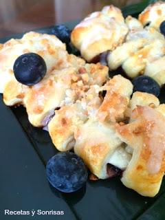 TRENZAS DE HOJALDRE CON MERMELADA DE ARÁNDANOS Y ALMENDRAS