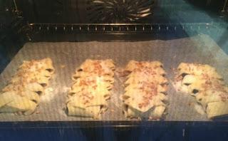 TRENZAS DE HOJALDRE CON MERMELADA DE ARÁNDANOS Y ALMENDRAS