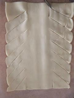 TRENZAS DE HOJALDRE CON MERMELADA DE ARÁNDANOS Y ALMENDRAS