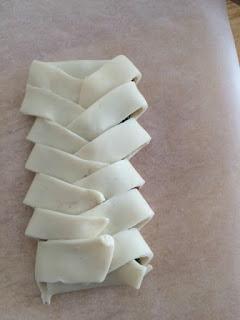 TRENZAS DE HOJALDRE CON MERMELADA DE ARÁNDANOS Y ALMENDRAS