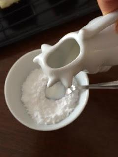 TRENZAS DE HOJALDRE CON MERMELADA DE ARÁNDANOS Y ALMENDRAS