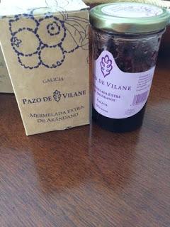 TRENZAS DE HOJALDRE CON MERMELADA DE ARÁNDANOS Y ALMENDRAS