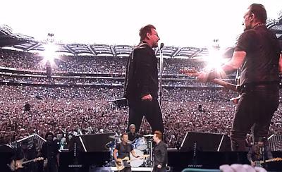 Bono canta 'Because the Night' con Bruce Springsteen en Dublín