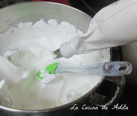 Tarta de crema de naranja, con merengue