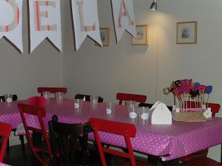 Una comunión campestre en rosa