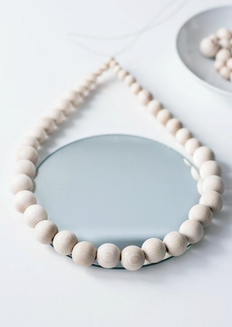 DIY espejo con bolas de madera
