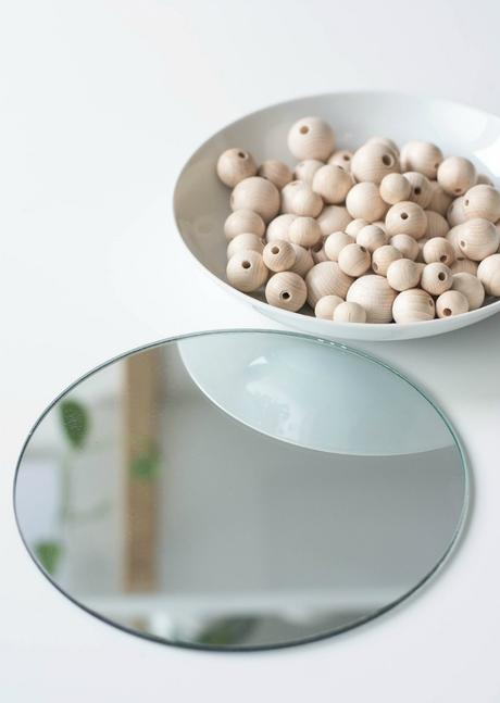 DIY espejo con bolas de madera