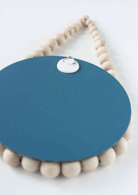 DIY espejo con bolas de madera