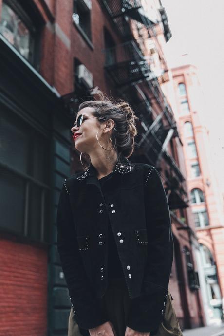 Khaki_Trousers-Sandro_Suede_Jacket-BNKR_Sandals-Fur_Sandals-Chanel_Bag-Outfit-Street_Style-NYC-30