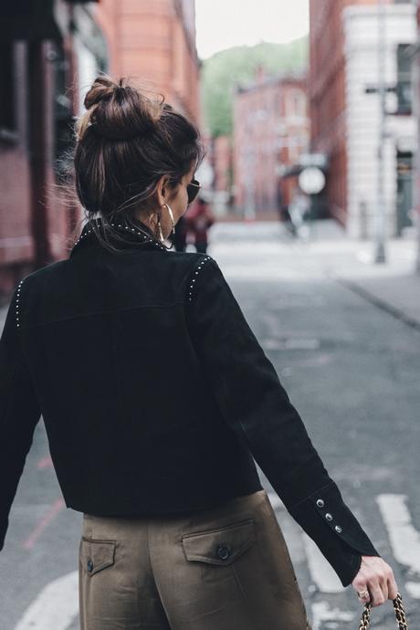 Khaki_Trousers-Sandro_Suede_Jacket-BNKR_Sandals-Fur_Sandals-Chanel_Bag-Outfit-Street_Style-NYC-44