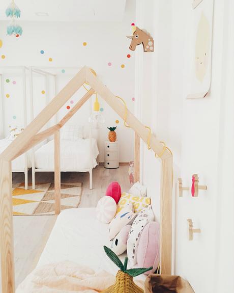 Como decorar con color una HABITACIÓN DE NIÑOS/AS COMPARTIDA con zona CASITA DE MADERA!