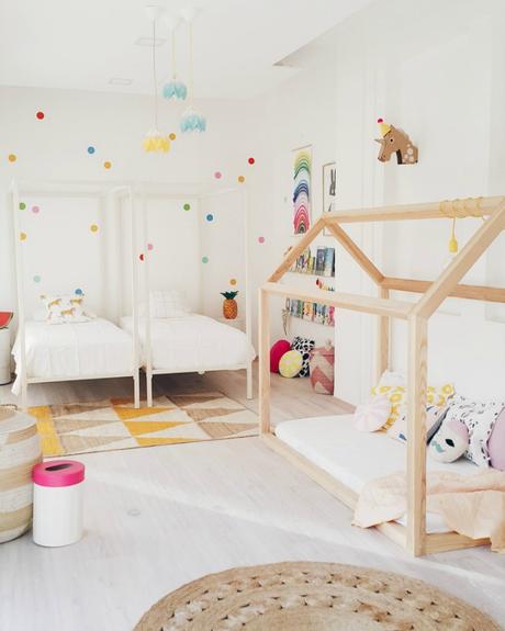Como decorar con color una HABITACIÓN DE NIÑOS/AS COMPARTIDA con zona CASITA DE MADERA!