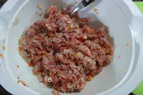 Ajíes rellenos de carne y arroz