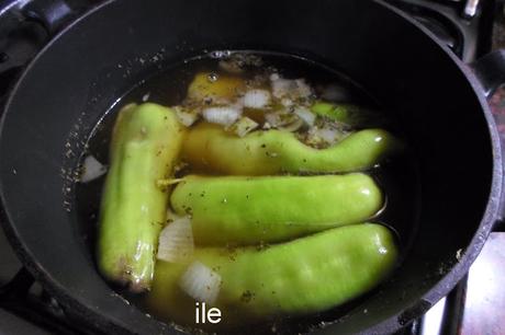 Ajíes rellenos de carne y arroz