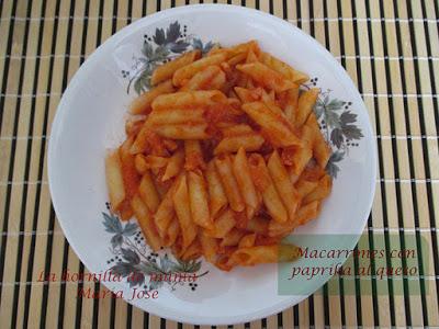 Macarrones con paprika al queso