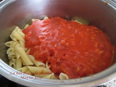 Macarrones con paprika al queso