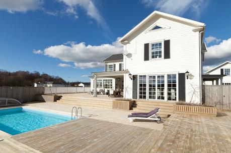 porches terrazas madera estilo nórdico escandinavo diseño casas suecas decoración nórdica decoración mansiones decoración hamptons new england contraventanas casas grandes distribucion casas de madera 