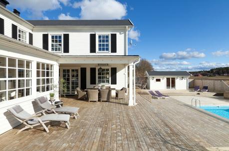 porches terrazas madera estilo nórdico escandinavo diseño casas suecas decoración nórdica decoración mansiones decoración hamptons new england contraventanas casas grandes distribucion casas de madera 