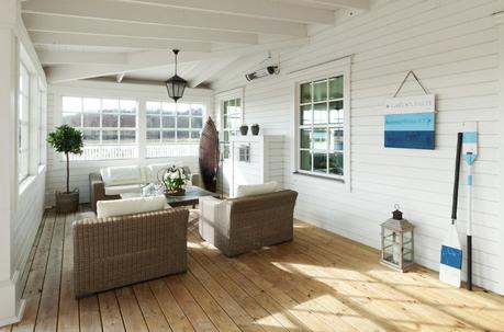 porches terrazas madera estilo nórdico escandinavo diseño casas suecas decoración nórdica decoración mansiones decoración hamptons new england contraventanas casas grandes distribucion casas de madera 