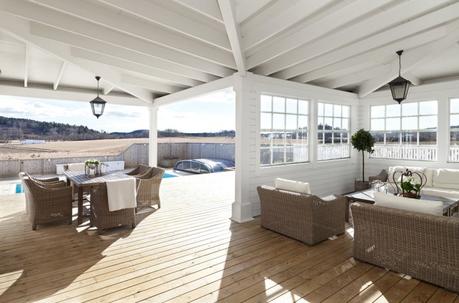 porches terrazas madera estilo nórdico escandinavo diseño casas suecas decoración nórdica decoración mansiones decoración hamptons new england contraventanas casas grandes distribucion casas de madera 