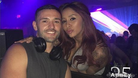 Nicole Polizzi pillada un poco perjudicada al salir de un bar en LA