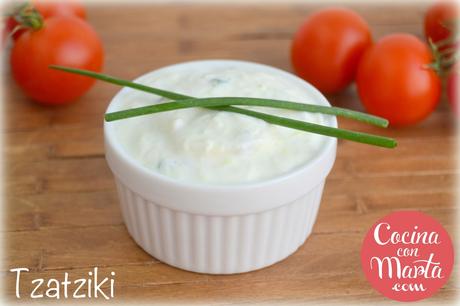 Tzatziki griego, salsa yogur griega, salsa de yogur casera, con pepino, salsa ligera, sana, dieta, light, fácil, rápida, Cocina con Marta