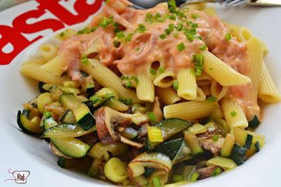 Codillo con manzana, mango y jengibre y participantes del 3º concurso de el baúl de las delicias Codillo con manzana, mango y jengibre y participantes del 3º concurso de el baúl de las delicias