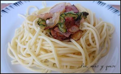 Codillo con manzana, mango y jengibre y participantes del 3º concurso de el baúl de las delicias Codillo con manzana, mango y jengibre y participantes del 3º concurso de el baúl de las delicias