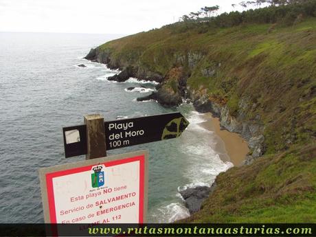 Desvío a la playa del Moro en Navia