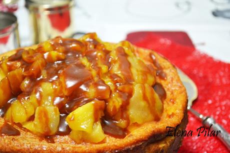 Tarta de Queso de Bola con compota de fruta y salsa de caramelo