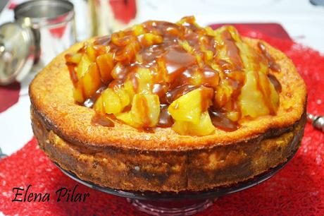 Tarta de Queso de Bola con compota de fruta y salsa de caramelo