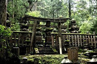 El monte segrado de la Meditación Eterna, donde reposan los restos de Kobo Daishi.