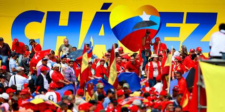 Pablo Iglesias y su campaña: así copia palabras, eslóganes y motivos de Chávez