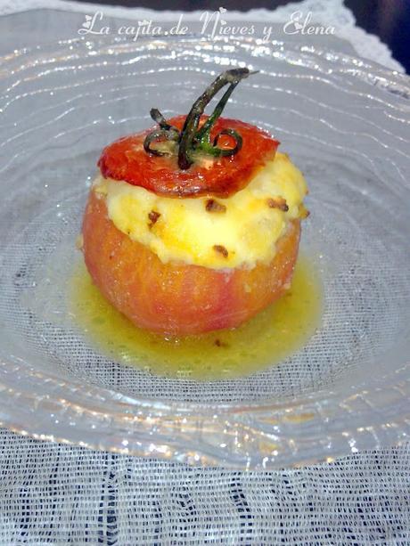 Tomate relleno de gambas con jugo de espumoso de parmesano de Martín Berasategui