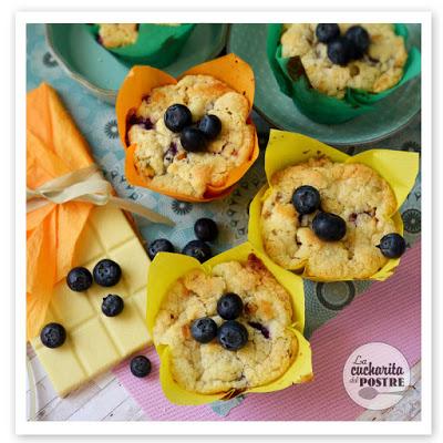 MUFFINS DE CHOCOLATE BLANCO Y ARÁNDANOS / BLUEBERRY AND WHITE CHOCOLATE MUFFINS