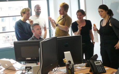 El paro sube en casi 80.000 personas