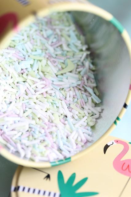 Confeti casero de color pastel (Homemade sprinkles) Fideos de azúcar de colores