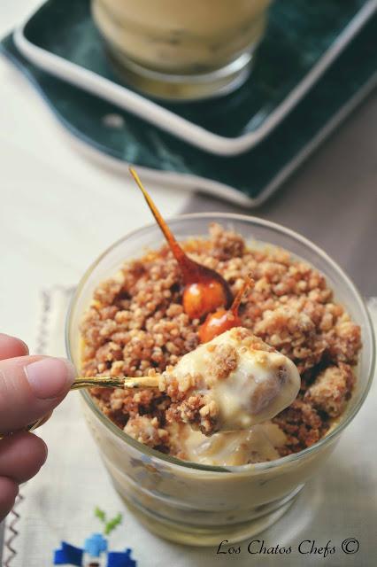 Crema cuajada con miel de trufa, pera y tierra de avellana