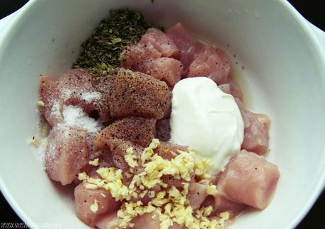 Souvlaki de pollo con tzatziki