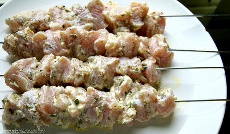 Souvlaki de pollo con tzatziki