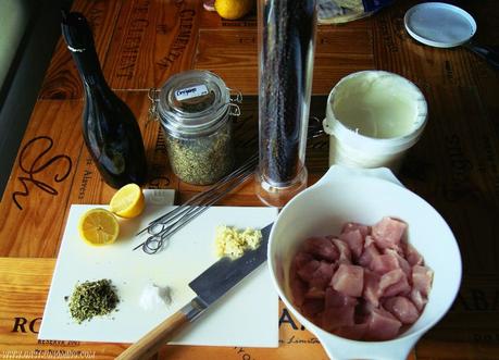 Souvlaki de pollo con tzatziki